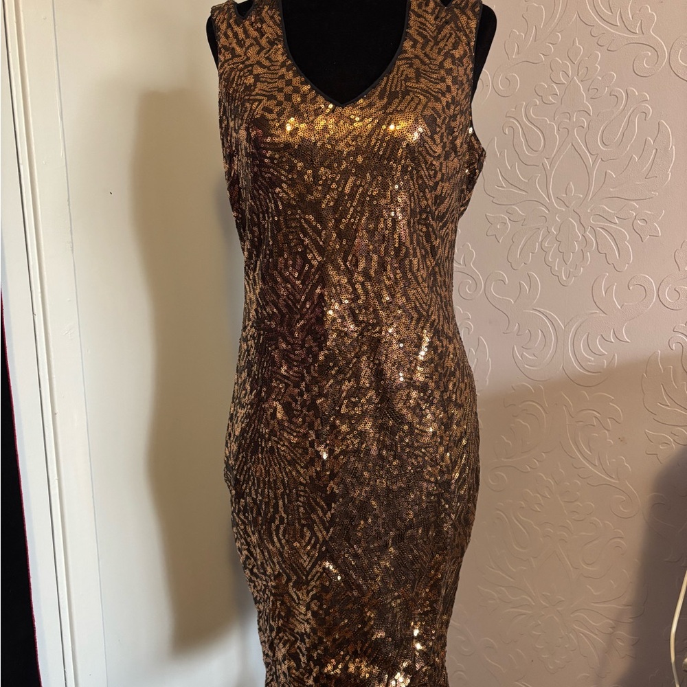 Elegant Sequin Dress in Gold